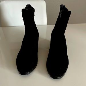 Vía Spiga black suede short heel good co diction size 12